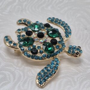 Elegant Gold and Green Turtle Brooch